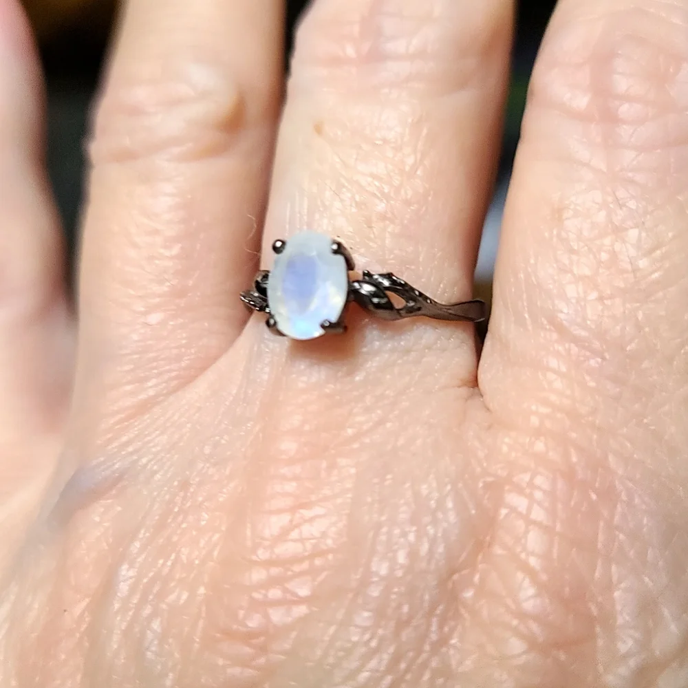 Stunning Moonstone sterling & Rhodium ring sz7.75 - Picture 5 of 8
